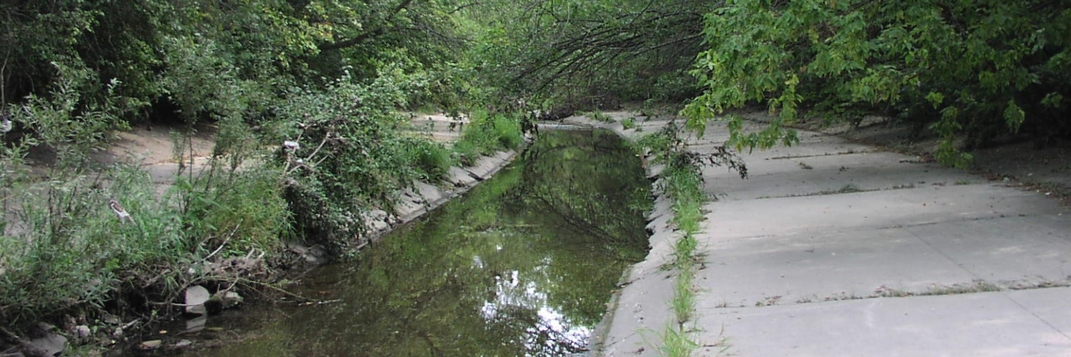 kinnickinnic river in jackson park concrete lined